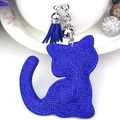 Llavero de gato azul con diamantes de imitación, borla de gamuza y cascabel plateado - Azul Real