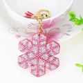 Porte-clés flocon de neige rose scintillant avec fleur en strass et pompon en cuir - Motif floral / Rose