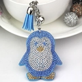 Blauer Pinguin-Schlüsselanhänger mit Strass, Quaste und silberner Glocke für Taschen - Hellblau
