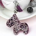 Portachiavi cavallo a dondolo in cristallo viola con strass lucidi e nappa abbinata - 70mm*70mm / Viola