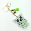 Grüner Kristall Eule Schlüsselanhänger mit Glitzersteinen und Lederquaste am Ring - 58mm x 68mm / Grün