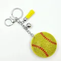 Dettaglio di un portachiavi da softball con strass gialli con moschettone e nappa in pelle - Baseball Giallo