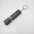 Dettaglio del mini flacone spray da 10ml con strass grigio canna di fucile e portachiavi - Grigio