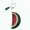 Detalle de llavero de sandía con diamantes de imitación, borla verde y cascabel plateado - Verde