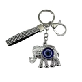 Dettaglio del portachiavi a forma di elefante argento con occhio blu e cinturino di cristalli - Elefante