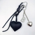 Portachiavi a cuore in pelle PU con lettera B di strass e cordino intrecciato nero - Lettera B