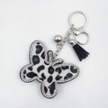 Llavero de mariposa con estampado de leopardo y pedrería con borla negra de moda - Blanco