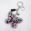Llavero de mariposa con estampado de leopardo rosa, pedrería y borla de flecos negros - Rosa