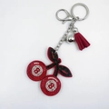Portachiavi a ciliegia con strass scintillanti, nappa bordeaux e campanellino argento - Rosso