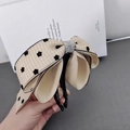 Eleganter Bananenclip mit beiger Blumenschleife und funkelnden Strasssteinen verzierung - Khaki