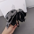Eleganter Bananen-Haarclip mit Strasssteinen und schwarz-weiß karierter Schleife - Schwarz