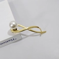 Pinza para el cabello dorada con nudo infinito y una gran perla blanca de estilo elegante - Oro Brillante