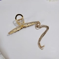 Elegante pinza per capelli in metallo dorato con strass brillanti e lunghe nappe pendenti - Incrociato / Croce Oro