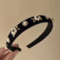 Cerchietto barocco in velluto con fiori di camelia in perle e foglie in metallo dorato - Stile Velluto Nero Camelia Vintage (B0166)