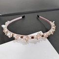 Elegante diadema floral con cristales rosas y perlas en cinta de satén para mujer - Rosa
