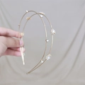 Double-layer gold metal headband with white daisy flowers and sparkling rhinestones - Sunflower / Gold