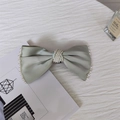 Elegante pinza para el pelo de satén verde claro con perlas y centro envuelto en perlas - Verde Fruta