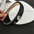 Elegante diadema acolchada de satén negro con un gran detalle de corazón de strass - Diadema Negro