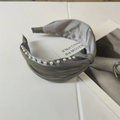 Serre-tête élégant en satin gris avec perles cousues main et nœud pour femmes - Gris