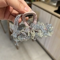 Dettaglio molletta per capelli in cristallo fatta a mano con perline e nappe - Molla per Capelli Grande Floreale