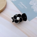Detail of camellia hair claw with black petals, metallic edges and a central pearl - Black Four-leaf Clover