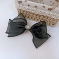 Détail d'une grande pince à cheveux papillon en organza noir avec strass et perles - Pinces à ressort / Noir