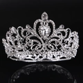 Elegante corona de novia plateada con patrones de cristal y piedra central de lágrima - Plateado