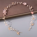Vite per capelli dorata con fiori rosa e perle bianche per acconciature da sposa eleganti - Oro