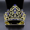 Corona dorata con cristalli blu navy e perle in una lussuosa confezione da regalo - Oro (Strass Blu)