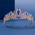 Eleganter Brautkranz in Gold mit dunkelblauen Saphirkristallen und weißen Diamanten - Vergoldet Blauer Zirkonia