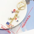 Portachiavi mappa USA con perle e ciondoli a stella per la festa del 4 luglio - Stile Orso e Bandiera (ER1666)