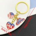 Portachiavi USA dorato con ciondoli smaltati a cuore, bandiera e cappello da cowboy - Stile USA Bandiera Cappello (ER1669)