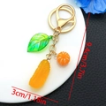Kreativer Schlüsselanhänger aus Harz mit Orange und Blättern auf weißem Tablett - Durchscheinende Orange Simulation Orange Mit Blatt (ER1605)
