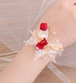 Corsage de poignet élégant avec roses rouges, dentelle blanche et perles pour mariages - Petit Style Rouge (SH042H)