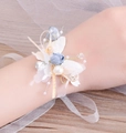 Corsage de poignet fleurs bleu clair fait main avec perles et ruban dentelle pour demoiselles - Petit Style Bleu (SH042L)