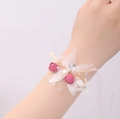 Corsage de poignet en dentelle avec boutons de rose roses, perles et cristal goutte d'eau - Petit Style Rose Rouge (SH042MH)