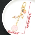 Detalle del llavero dorado con colgantes de esmalte rosa helado y sonrisa con dimensiones - Esmalte Rosa Helado Limonada Sonrisa (ER1499)