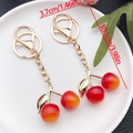 Llavero de cereza de resina con degradado rojo amarillo y dije dorado para bolsos - Estilo Rojo-Amarillo (ER1858)
