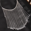 Voile de visage de style chinois de luxe avec perles blanches et franges argentées - Style Argenté (GZ1625)