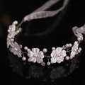 Serre-tête floral blanc élégant avec perles et cristaux pour coiffures de mariage - Style de Fleur Blanche (FD1148)