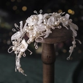 Serre-tête de mariée fait main avec perles blanches et fleurs pour robes de mariée de luxe - Style Fleur de Perle (FD1097)