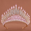 Détails d'un grand diadème de mariée avec cristaux roses et monture en alliage doré - Or Rose