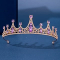 Luxuriöse goldene Brautkrone mit funkelnden lila Kristallen und Strasssteinen für Hochzeiten - Goldviolett