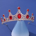 Elegante tiara da sposa dorata con cristalli rossi e strass bianchi su base blu - Stile Cristallo Rosso Voluta Elegante (187)