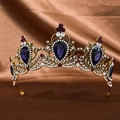 Corona de novia barroca en oro antiguo con cristales violetas sobre seda marrón - Morado