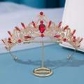Corona da sposa dorata con gemme rosse e cristalli bianchi su supporto metallico - Rosso oro