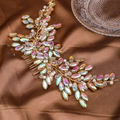 Peine de novia con pedrería de colores y perlas sobre un fondo de seda pura - Circonita de Colores