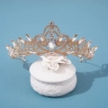Elegante tiara da sposa dorata con strass bianchi e cristalli a forma di pera - Oro