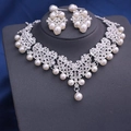 Parure de bijoux de mariée argentée avec perles blanches et strass étincelants - Ensemble Collier et Boucles d'Oreilles en Perle Artificielle (TL)