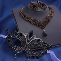 Ensemble collier et boucles d'oreilles dorés avec cristaux noirs et masque papillon - Ensemble de Strass Noir Doré avec Masque (Style 7)
